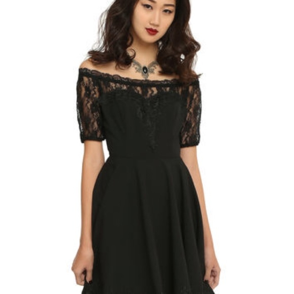 Spin doctor Amara lace dress